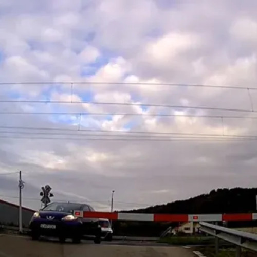 Șofer prins după o lună pentru traversarea ilegală la calea ferată din Jucu de Mijloc