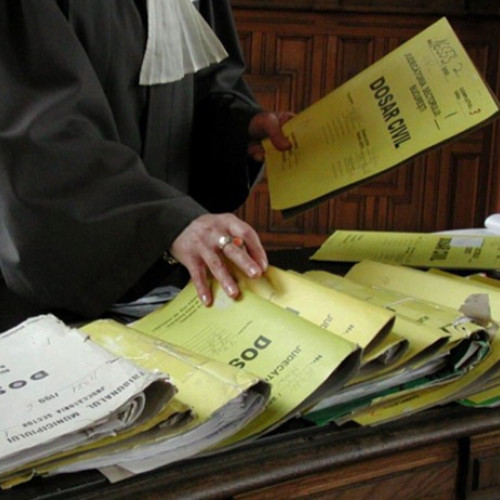 Bărbat din Botoșani trimis în judecată pentru dare de mită către polițiști