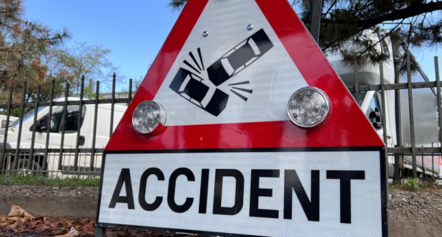 Un bărbat rănit într-un accident între un autoturism și un moped la Galați