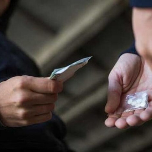 Peste 60% dintre elevii din Buzău cunosc persoane care consumă substanțe interzise