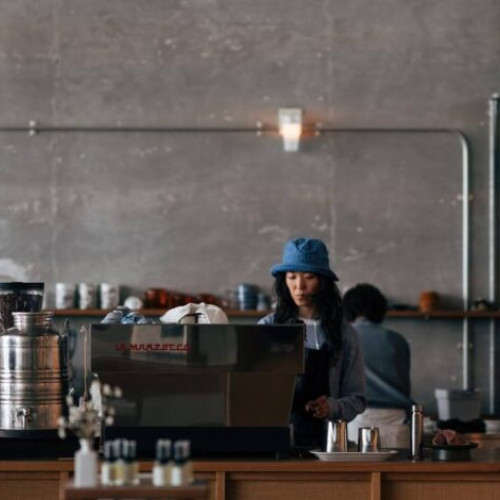 Cum să amenajezi o cafenea mică pentru o atmosferă primitoare și funcțională