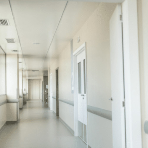 5 echipamente esențiale pentru curățenia în centrele medicale moderne