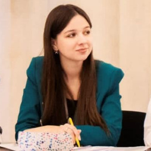 Tânăra Beatrice Dinu, vocea fresh a teatrului contemporan de la Colegiul Național „B.P. Hasdeu”