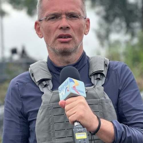 Adelin Petrișor lansează cartea „În direct din linia întâi” cu relatări din zone de conflict