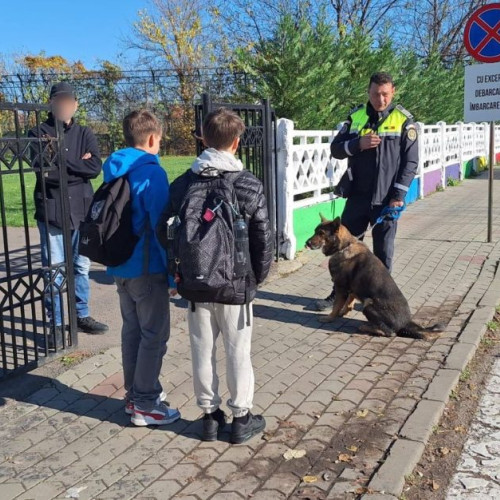 Forțele de ordine au organizat o acțiune de siguranță pentru elevi la Focșani