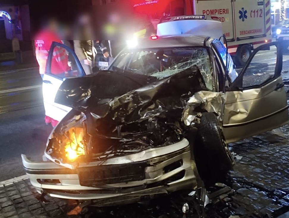 Accident rutier cu două mașini pe strada Sticlelor din Pitești