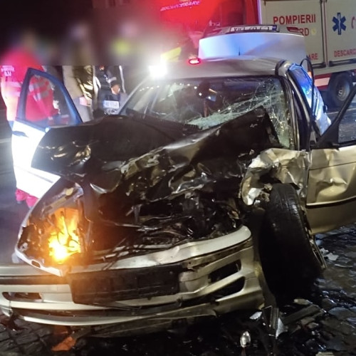 Accident rutier cu două mașini pe strada Sticlelor din Pitești