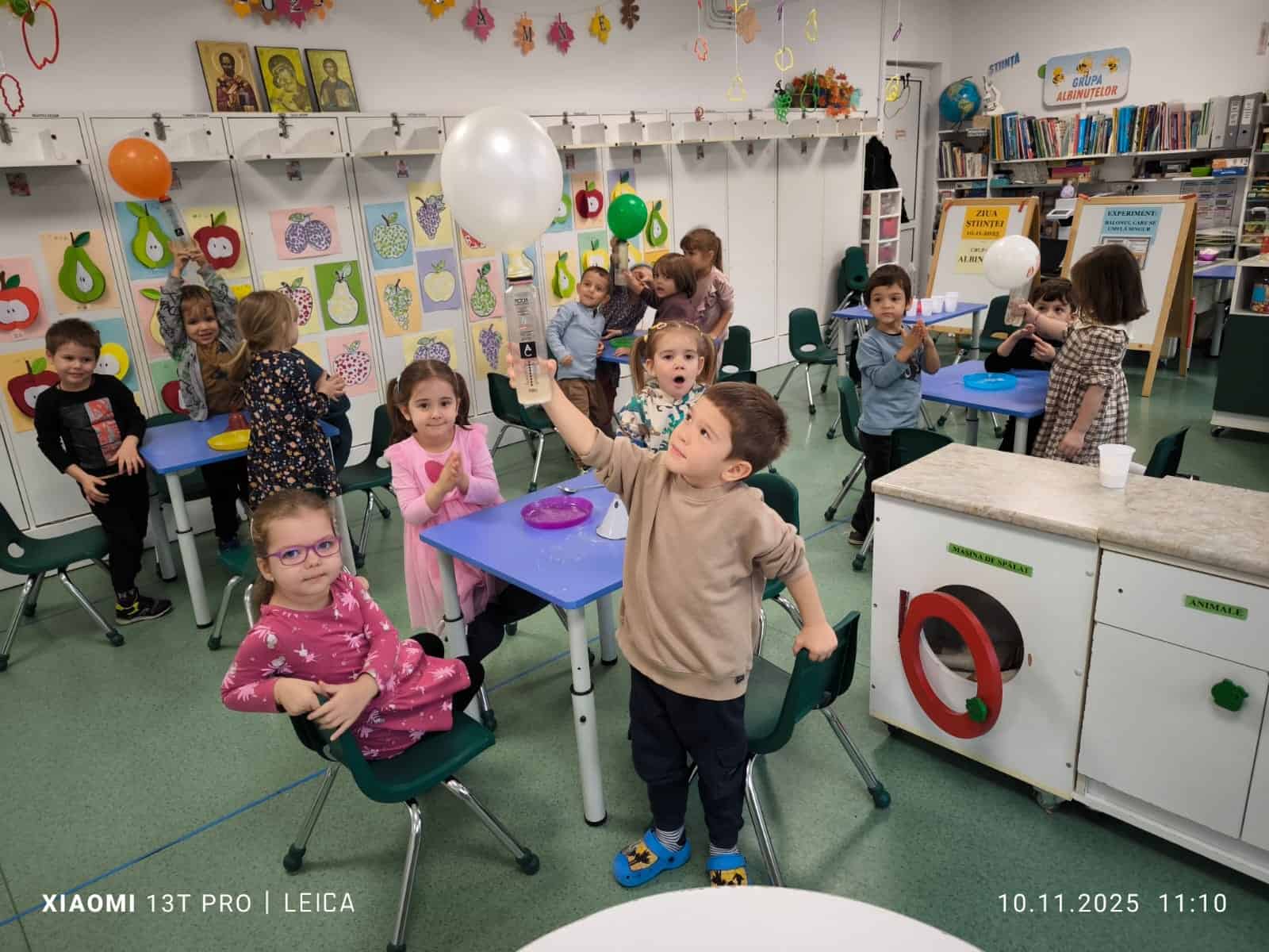 Preșcolarii din Alba Iulia au celebrat Ziua Mondială a Științei prin experimente și robotică