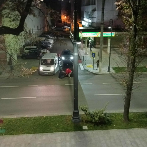 Curier Sameday ajută un șofer în trafic, dând o lecție de omenie