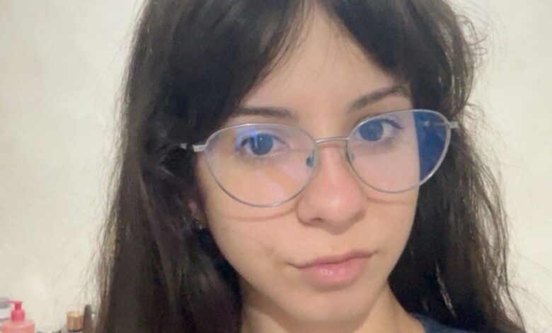 Ștefania-Emilia Bucur, elevă din Buzău, impresionează prin voluntariat și cronici teatrale