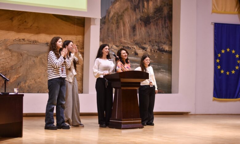 Competiția HDebate 2025 a reunit tineri din toată țara pentru dezbateri și dialog