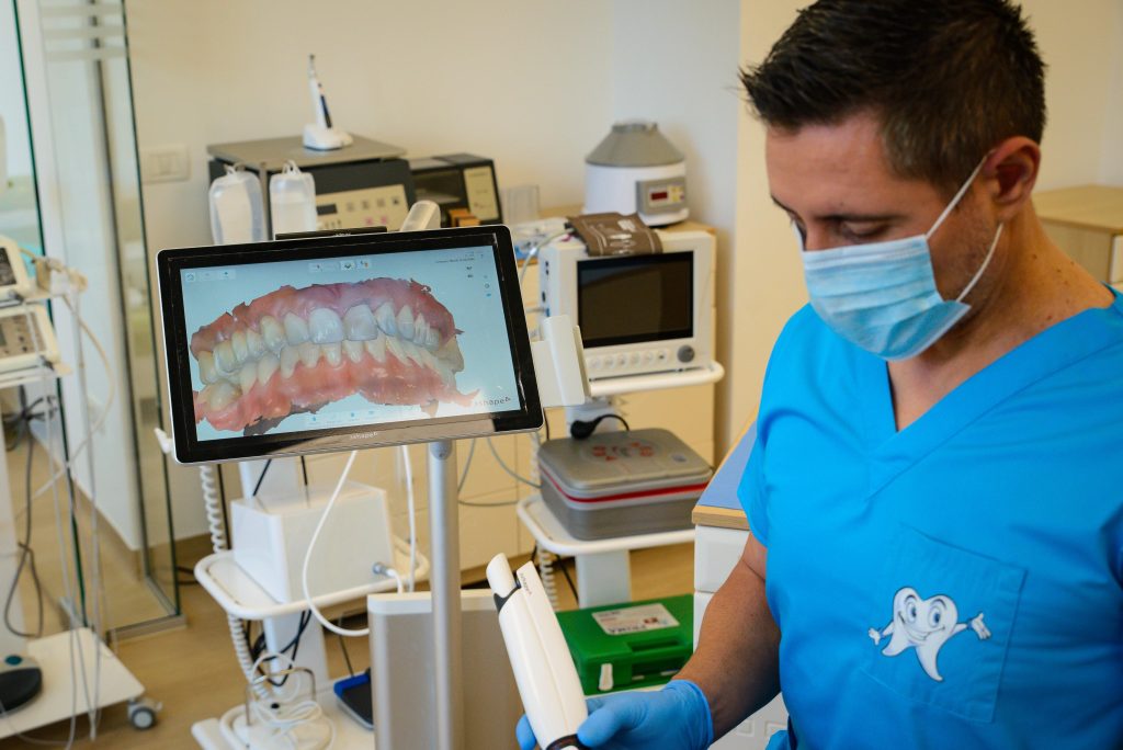 Aplicații digitale revoluționează medicina dentară și confortul pacienților