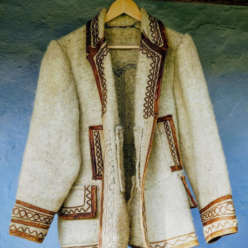 Muzeul de Etnografie Maramureș primește un suman valoros din Maramureșul Voievodal