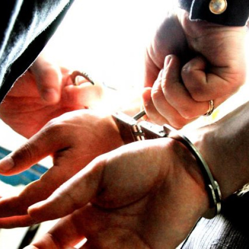 Cinci persoane aduse în țară prin mandate emise pentru diverse infracțiuni