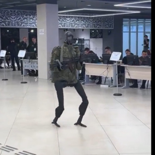Armata rusă a prezentat un robot umanoid echipat cu kalașnikov la o demonstrație publică