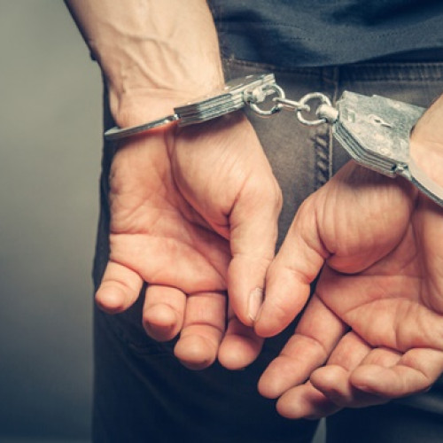 Un bărbat din Brașov, reținut și arestat pentru comercializarea ilegală de produse accizabile