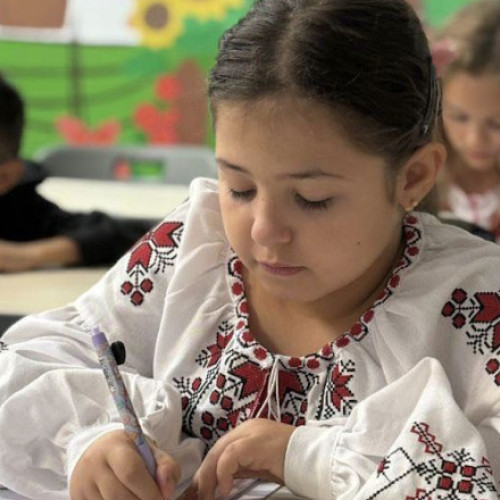 Ambasada Ucrainei dezminte zvonurile privind închiderea școlilor românești din Cernăuți