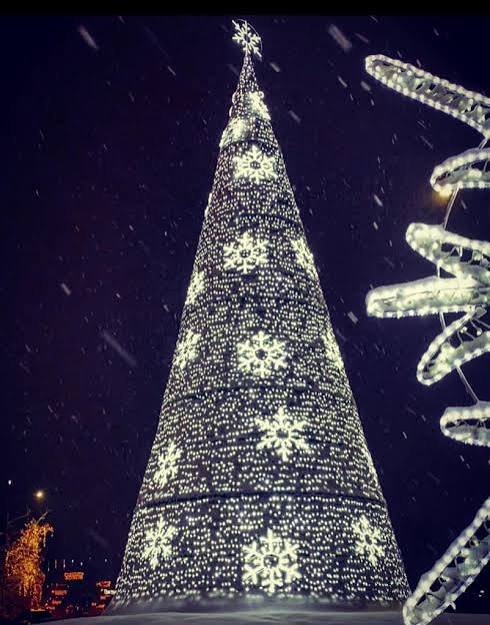 Primării cheltuiesc sume mari pentru decorațiuni de sărbători în ciuda apelurilor la economii