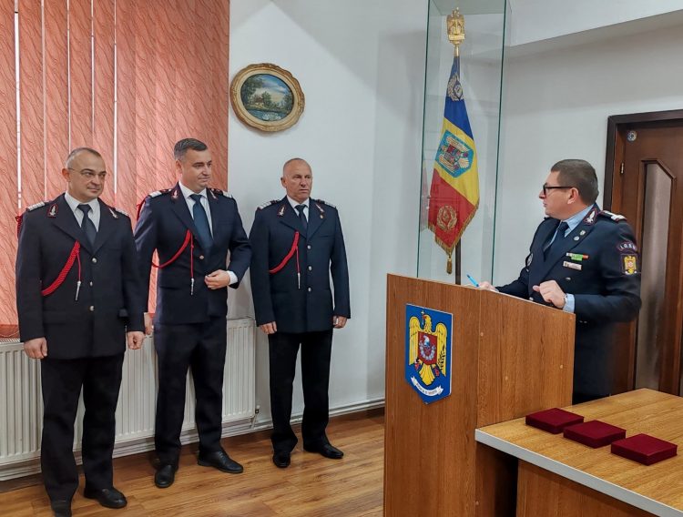 Pompierii maramureșeni sărbătoresc carierele încheiate cu mândrie
