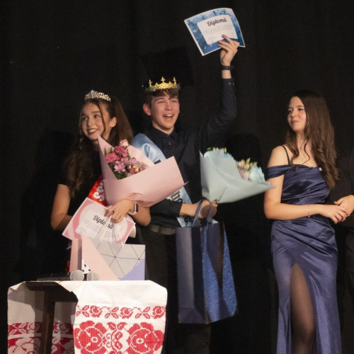 Antonia Maria Purcel și Tudor Ticușan câștigă titlul de miss și mister boboc la Seminarul Teologic din Alba Iulia