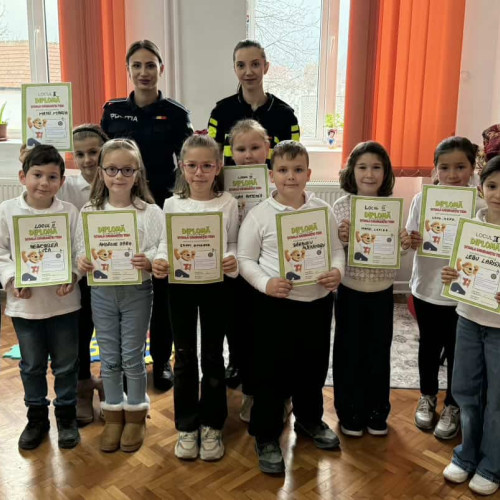 Polițiștii au desfășurat o acțiune de siguranță rutieră pentru elevii din Pianu de Sus