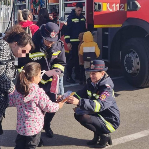 Preșcolarii târgovișteni în vizită la Detașamentul de Pompieri în cadrul programului „Școala altfel”