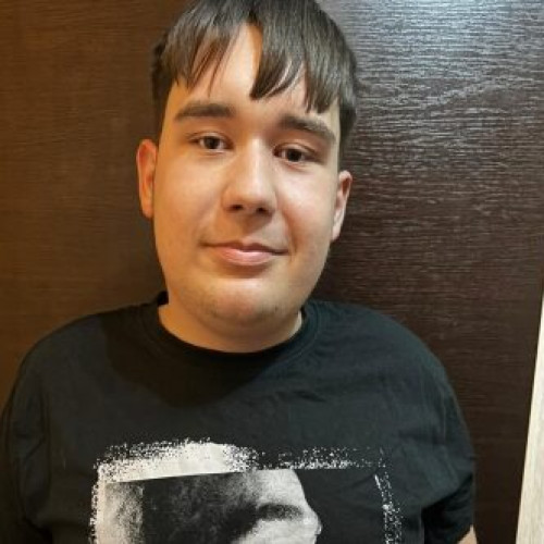 Luca, tânărul cu cifoscolioză severă, are nevoie urgentă de operație costisitoare