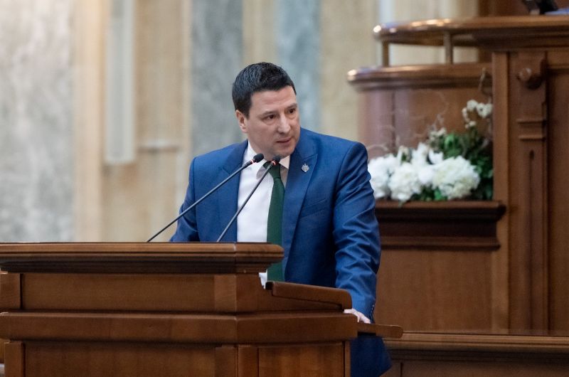 Senatorul Daniel-Paul-Romeo Gheorghe, cercetat pentru presupusa luare greșită a unui ghiozdan