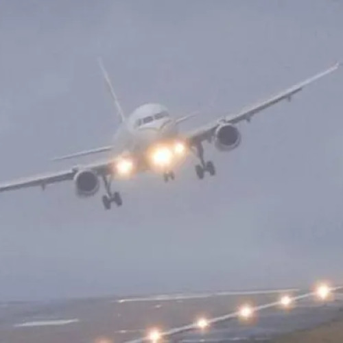 Patru curse Wizzair au aterizat la Cluj în loc de Sibiu și Craiova din cauza ceții