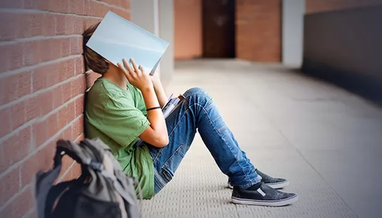 Abandonul școlar în România rămâne printre cele mai ridicate din UE, afectând în special regiunile Sud-Est și Centru