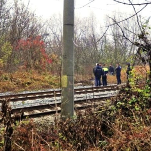 O femeie de 26 de ani găsită moartă lângă liniile de cale ferată din Bacău