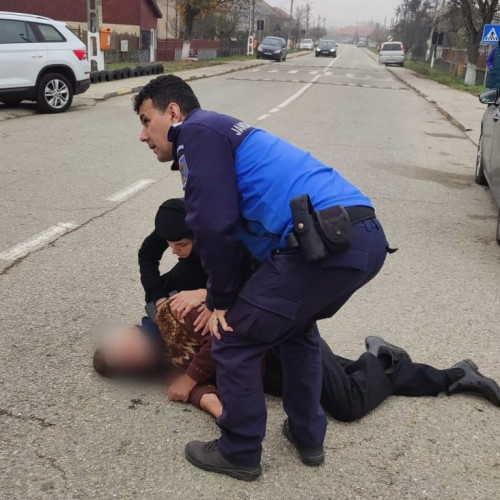 Un bărbat a leșinat pe asfalt în Tismana, salvat de jandarmii montani și SMURD