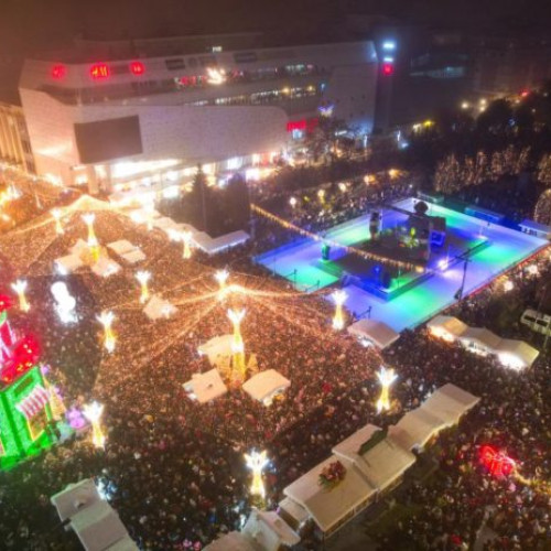 Târgurile de Crăciun din Sibiu și Craiova, deschise cu mii de vizitatori și surprize până în 2026