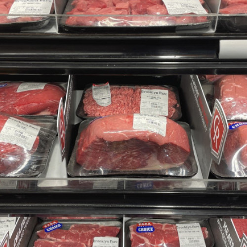 Trump elimină tarifele vamale la peste 200 de produse alimentare pentru a reduce prețurile