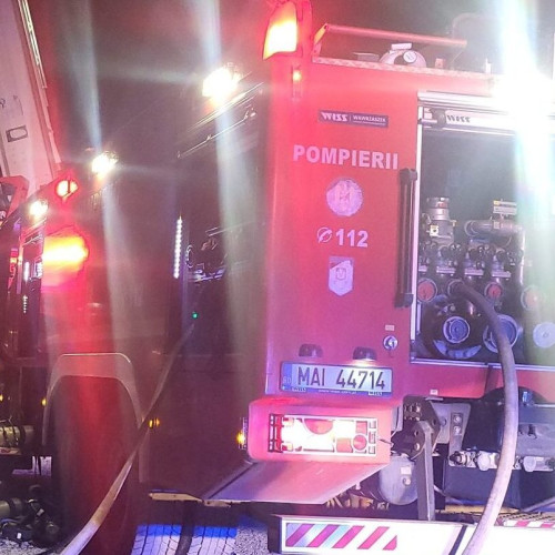Incendiu la o pensiune din Tulcea: flăcări și fum la acoperiș