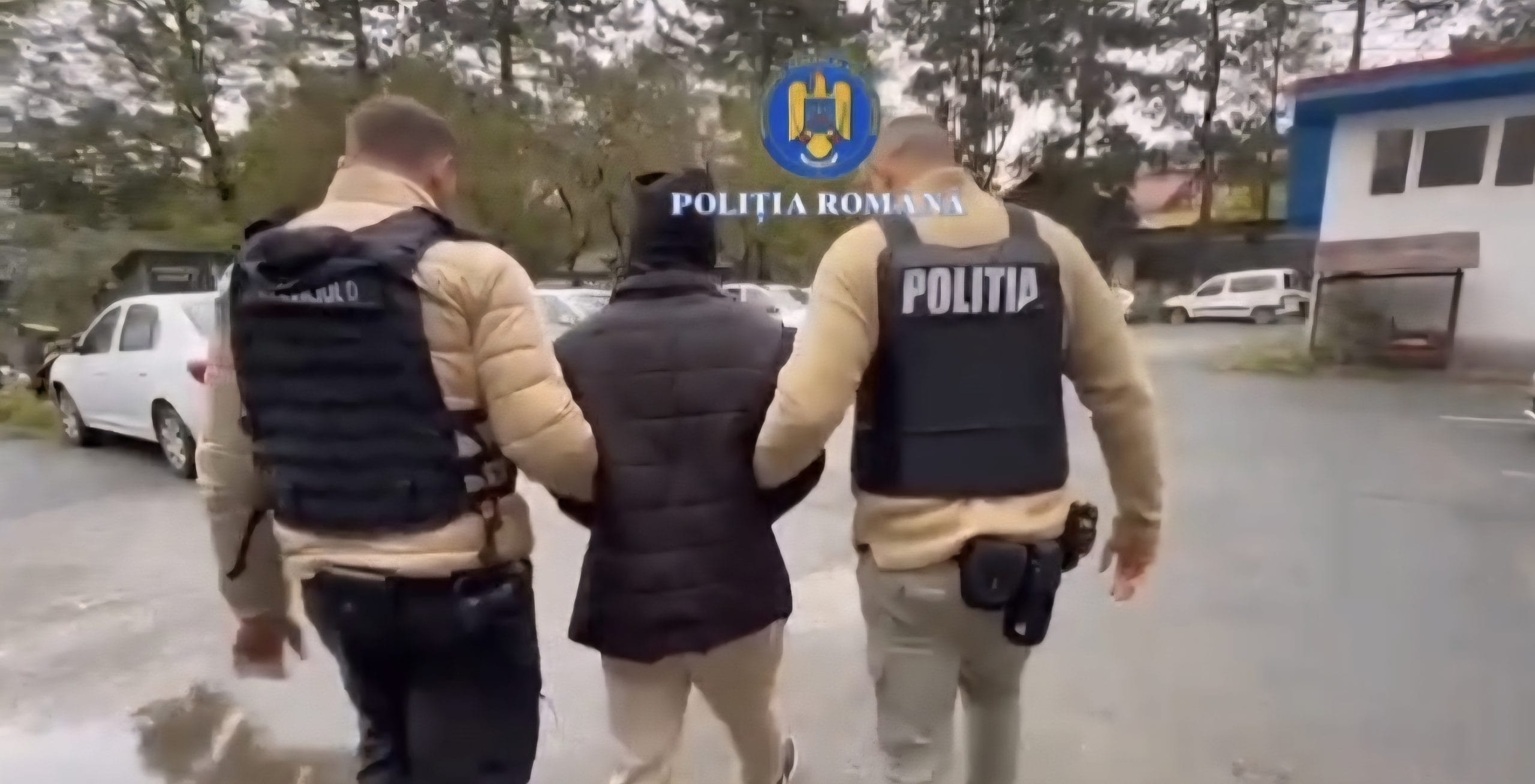 Cinci persoane urmărite internațional, aduse în România în cadrul unei operațiuni a Poliției