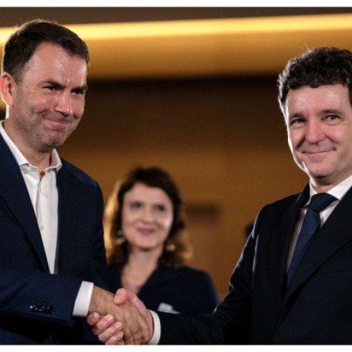 Nicuşor Dan spune că Constituţia îl împiedică să critice primarii de sector în campanie