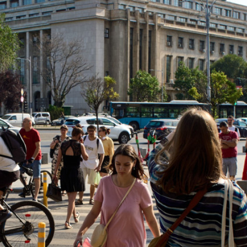 Românii se confruntă cu scumpiri constante, salariile cresc mai lent decât prețurile