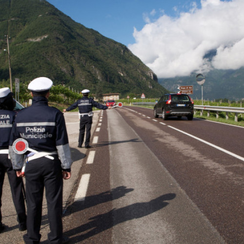 Șoferii italieni evită polițele scumpe de asigurare cu plăcuțe de înmatriculare poloneze