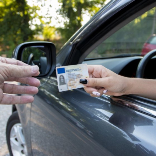 Restricții pentru șoferii tineri la conducerea mașinilor puternice