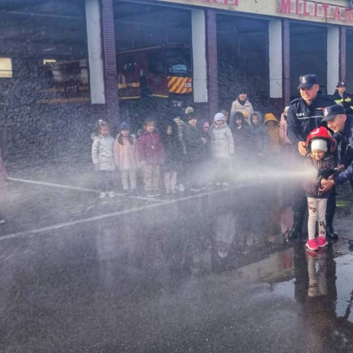 Preșcolarii de la Grădinița nr. 13 au vizitat pompierii din Târgoviște