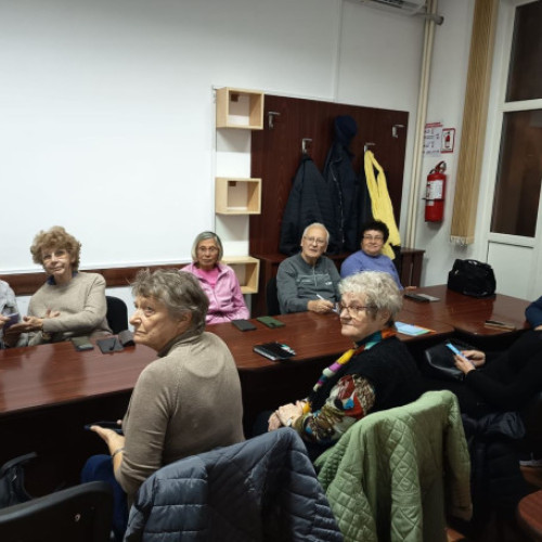 Direcția de Asistență Socială Oradea lansează două noi serii de cursuri digitale pentru seniori