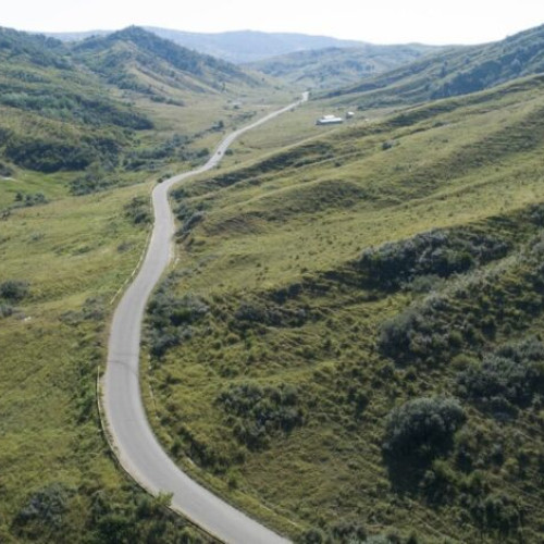 Mihai Răzvan Moraru critică starea drumului spre Vulcanii Noroioși în campania pentru CJ Buzău