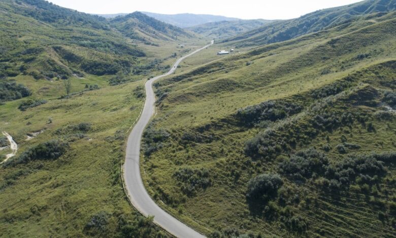 Mihai Răzvan Moraru critică starea drumului spre Vulcanii Noroioși în campania pentru CJ Buzău