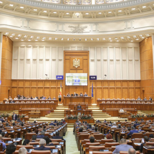 Parlamentul votează membrii Consiliului TVR și Radio România și noul președinte al AEP