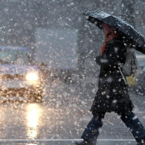 ANM anunță ploi, ninsori și răcire accentuată până miercuri la prânz