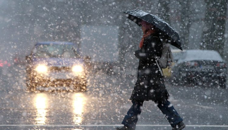 ANM anunță ploi, ninsori și răcire accentuată până miercuri la prânz