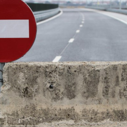 Trafic închis pe un tronson din strada Brățării din Sector 3 din cauza drumurilor ilegale peste magistrala de gaze
