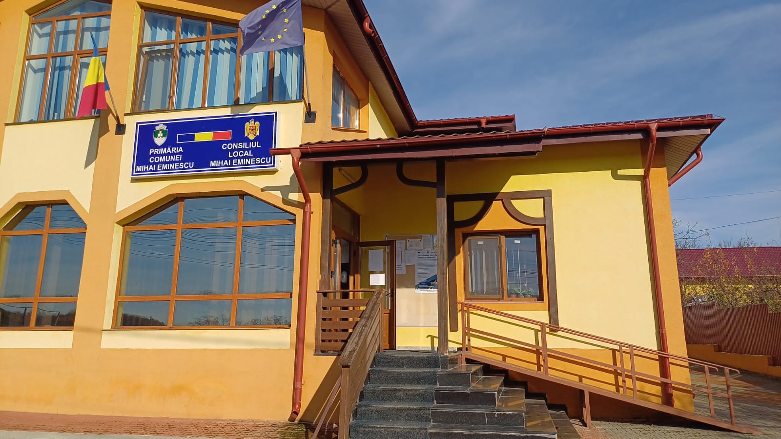 Doar doi candidați au studii superioare la alegerile pentru primăria Mihai Eminescu