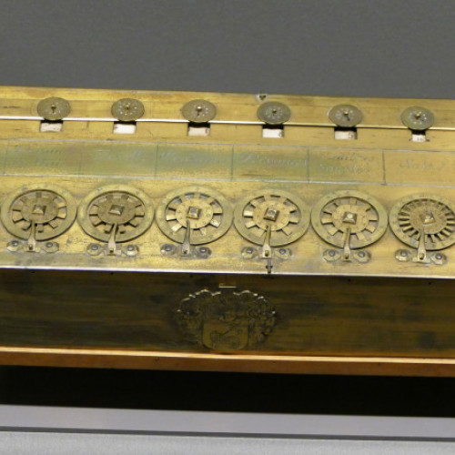 Instanța suspendă exportul pascalinei, mașina de calcul a lui Blaise Pascal